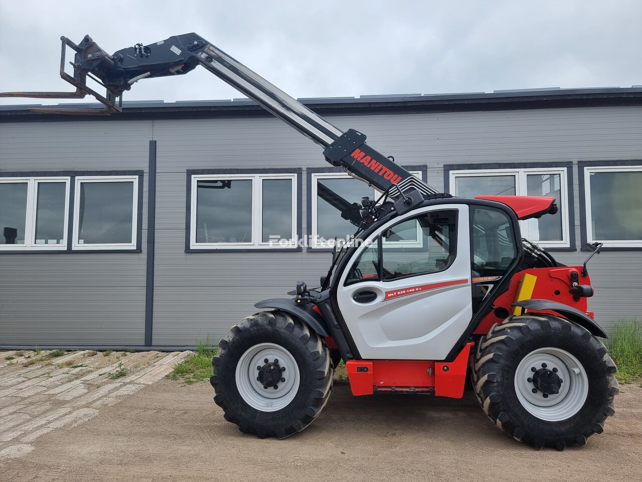 Manitou MLT635 140 V+ cargadora telescópica