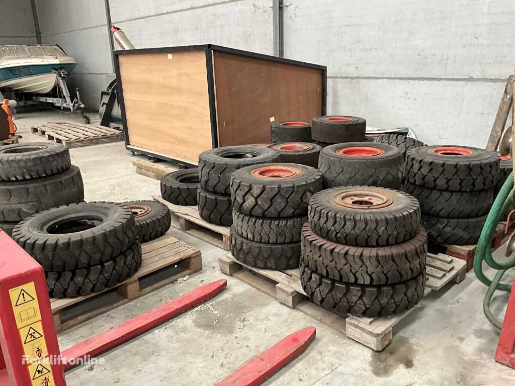 Lot of 36 tyres LINDE forklift new and used neumático para carretilla elevadora